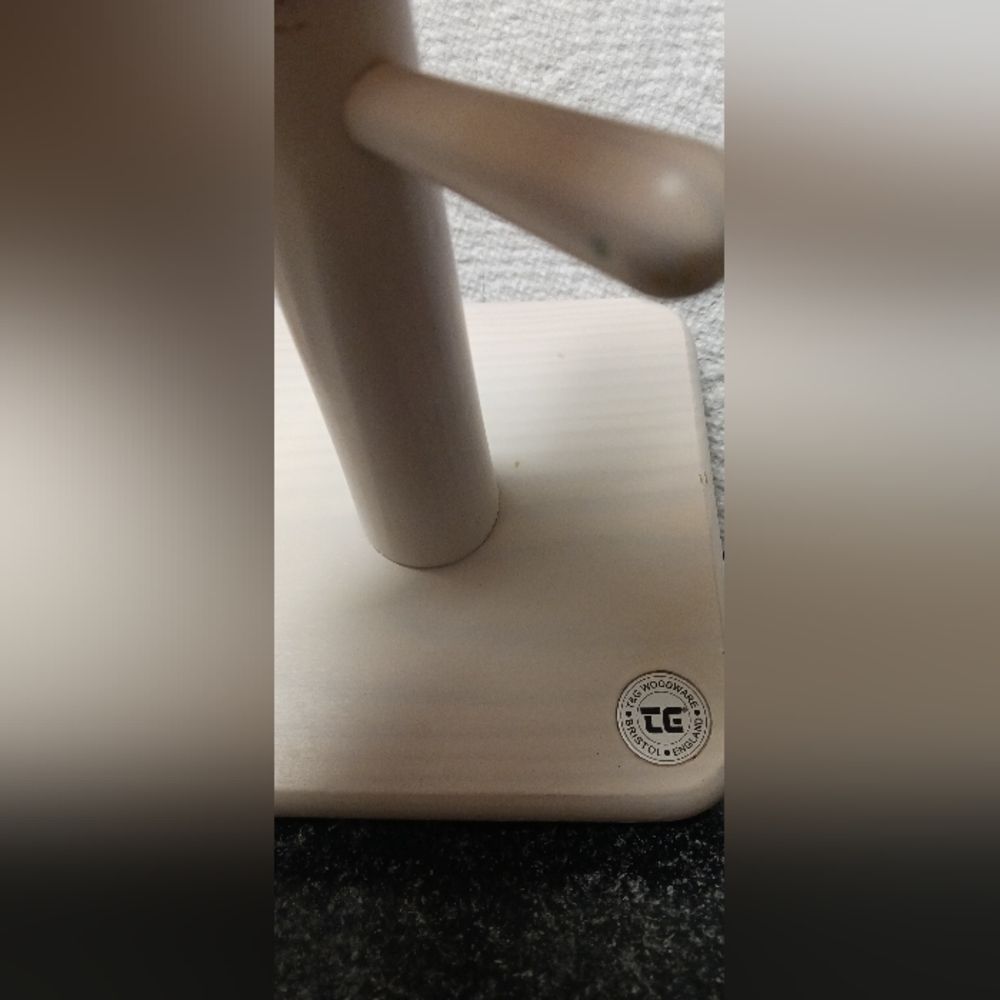 Cup holder for a counter